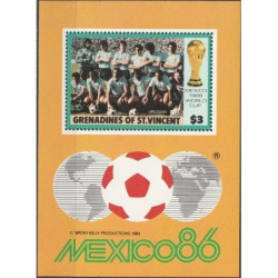 Sent Vinsento ir Grenadinų pašto ženklai (1986). FIFA Pasaulio taurės