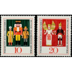 Rytų Vokietijos pašto ženklai (1967). Tradiciniai rankdarbiai